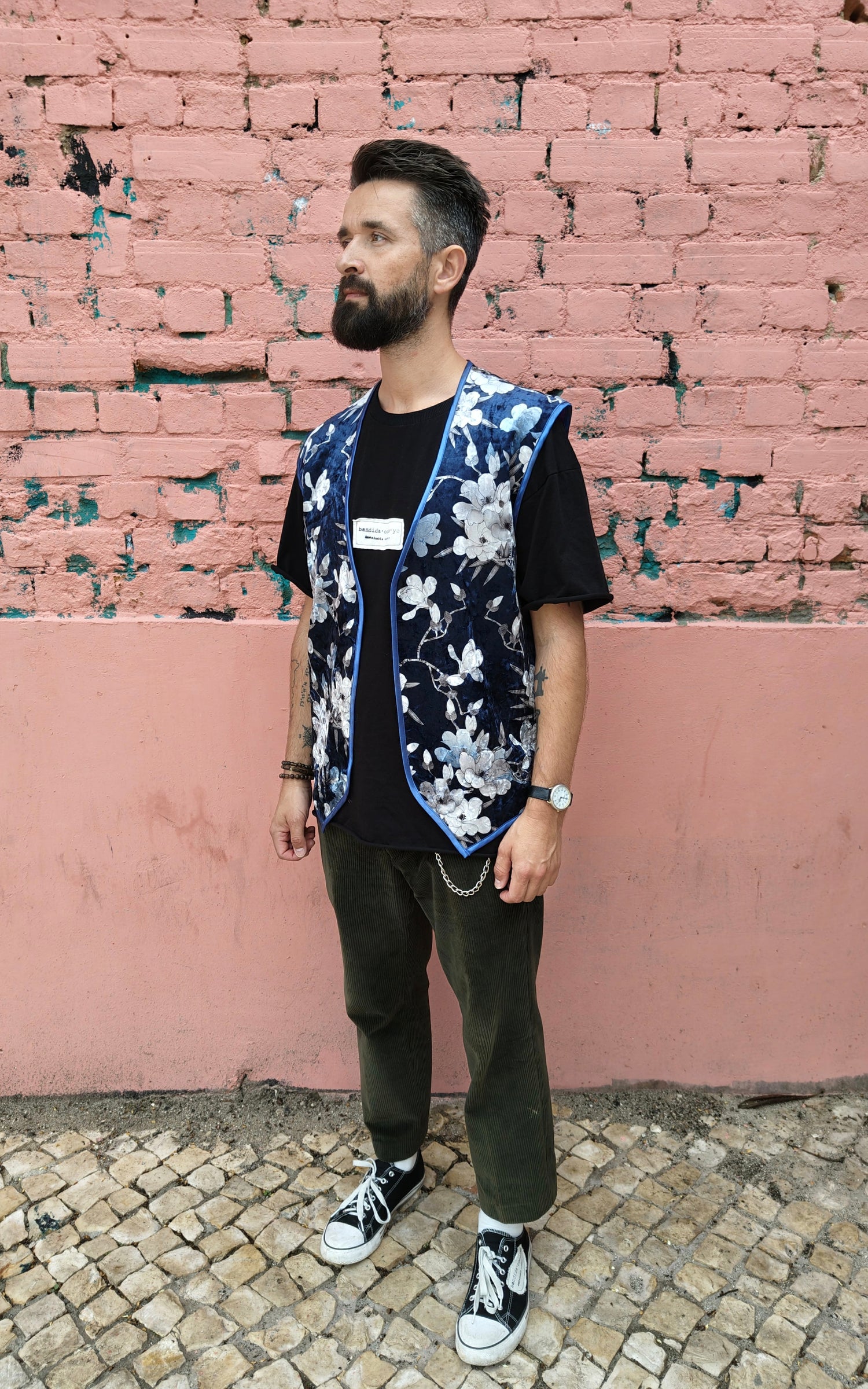 Kamizelka - autorski projekt z materiałów z drugiego obiegu